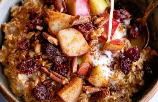 Warm Apple Cinnamon Oatmeal – Easy Fall Crockpot Recipes for Cozy Mornings